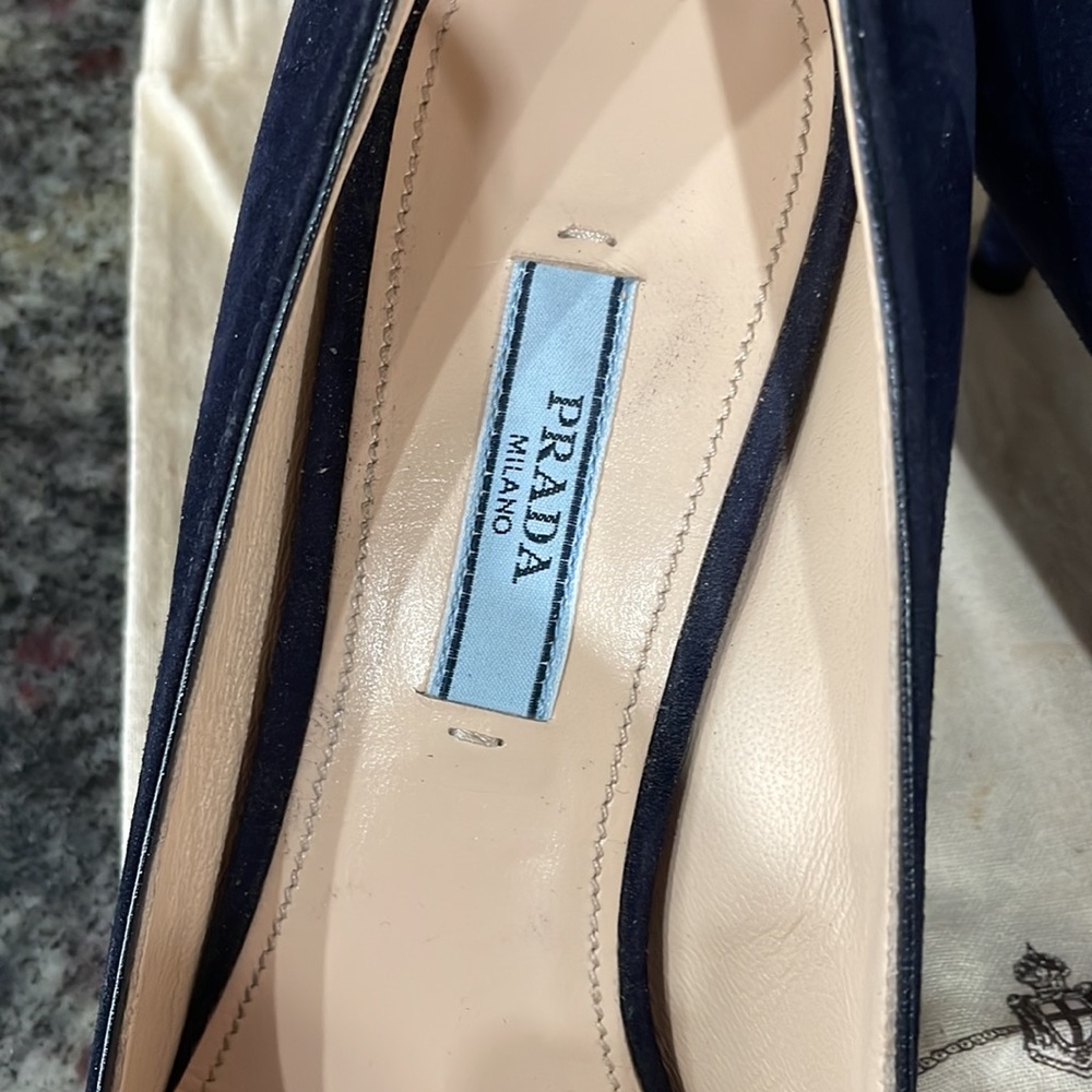 Prada | AUTH Suede Pumps - Picture 7 of 11